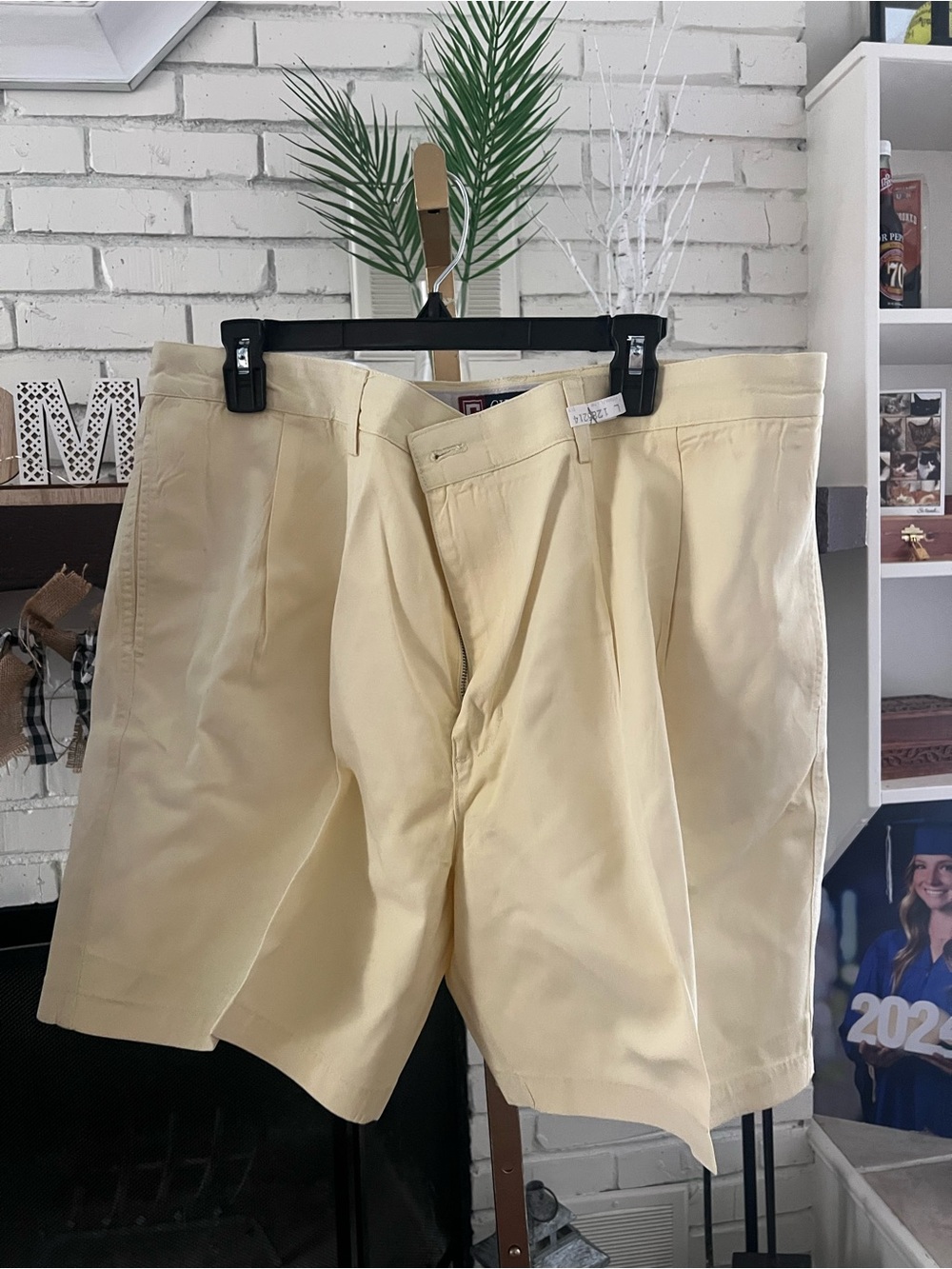 Chaps Men's Flat Front Shorts in Pale Yellow